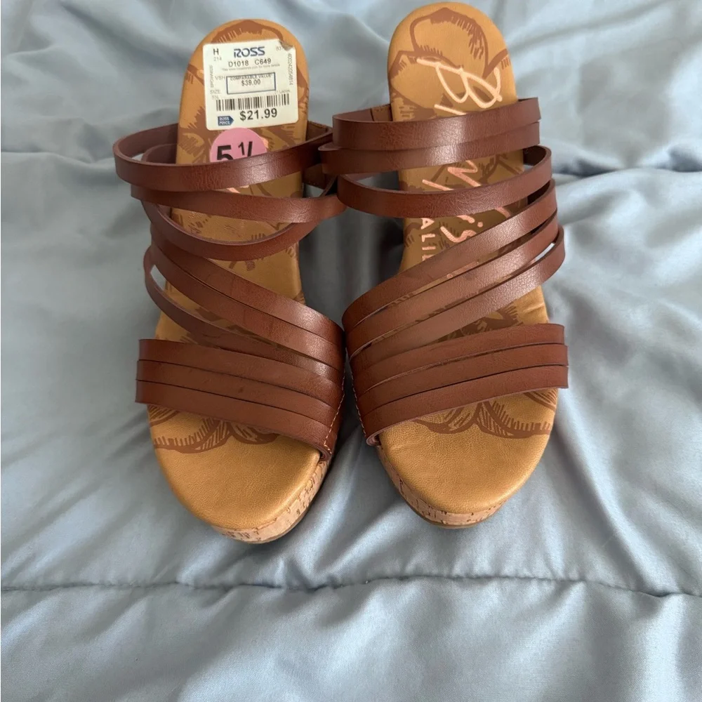 Elegant Brown Strappy Sandals - Picture 1 of 6